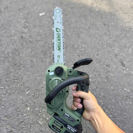 Máy cưa xích không chổi than dekton m21-cx12xplus